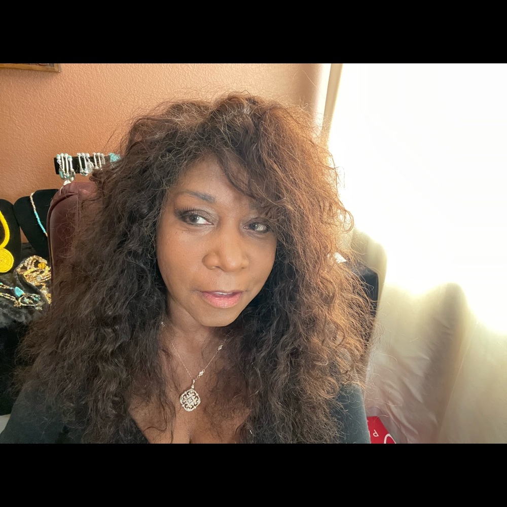 Meet your Posher, Mamie